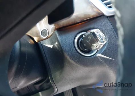 2011 Mercedes-Benz E 350 4Matic z USA, uszkodzony, nr VIN WDDHF8HB0BA356716